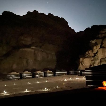 Moon City With Jeep Trips 瓦迪拉姆 外观 照片