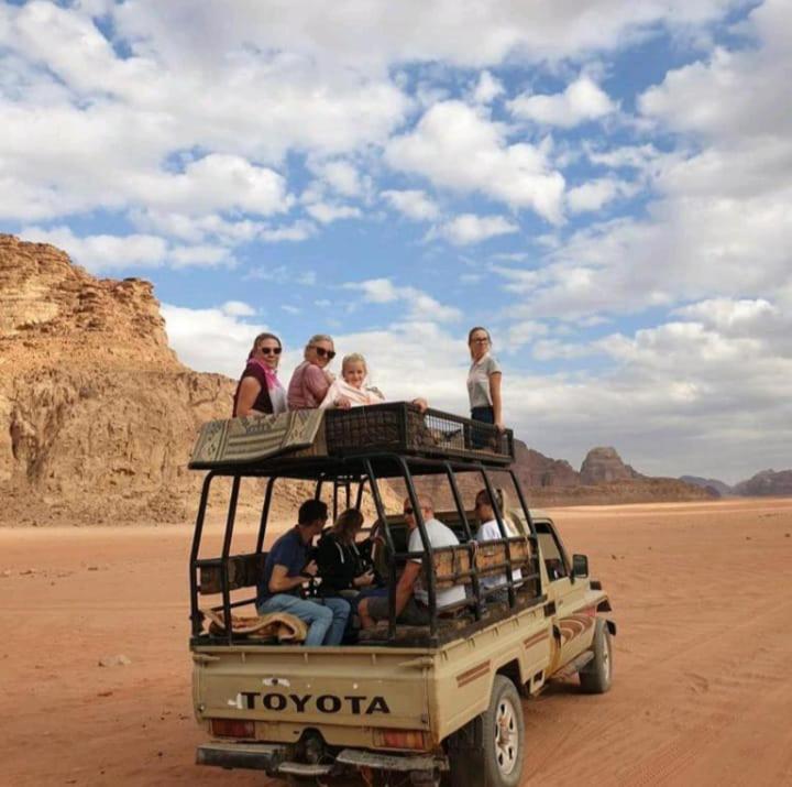Moon City With Jeep Trips 瓦迪拉姆 外观 照片