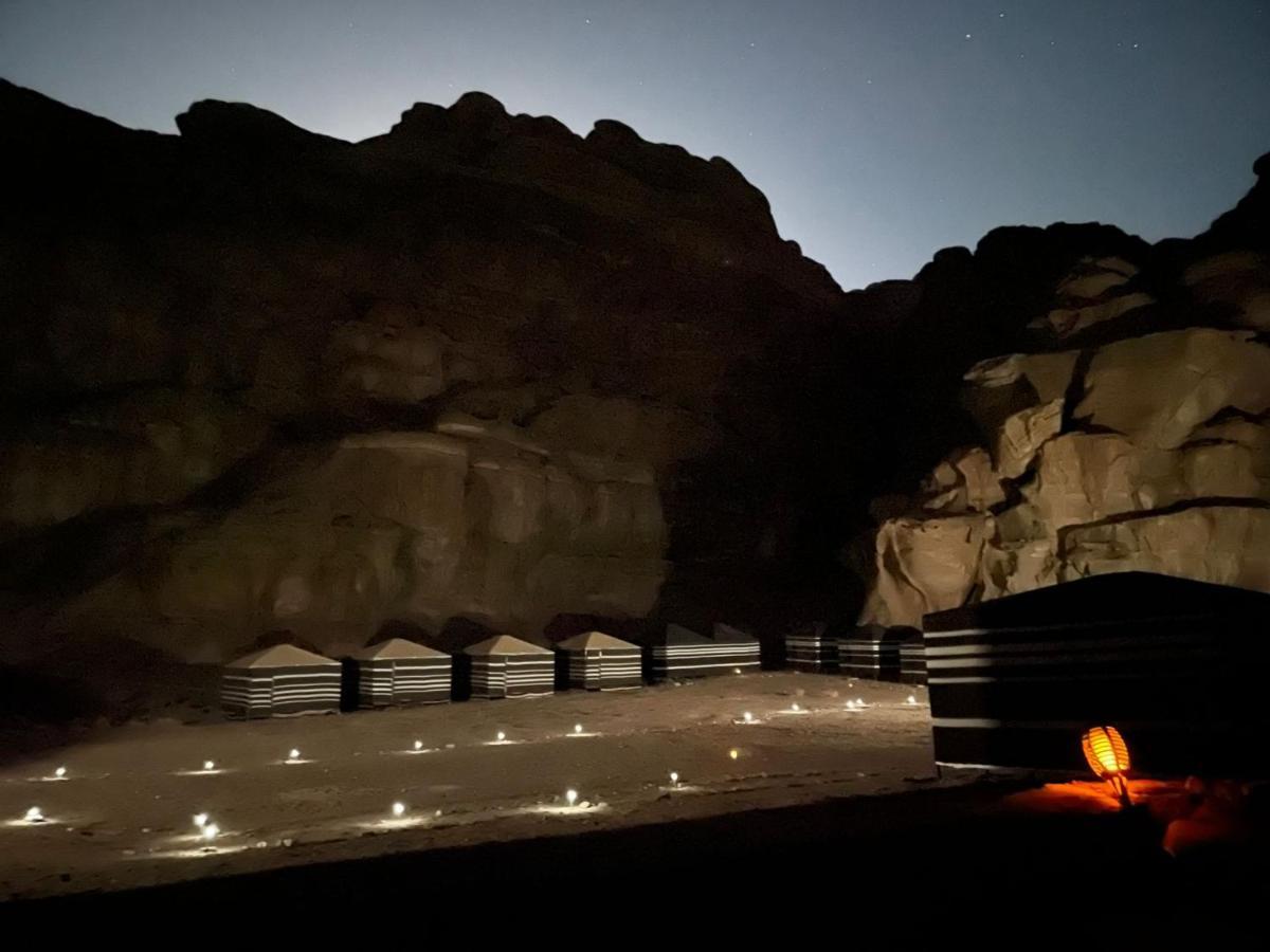 Moon City With Jeep Trips 瓦迪拉姆 外观 照片